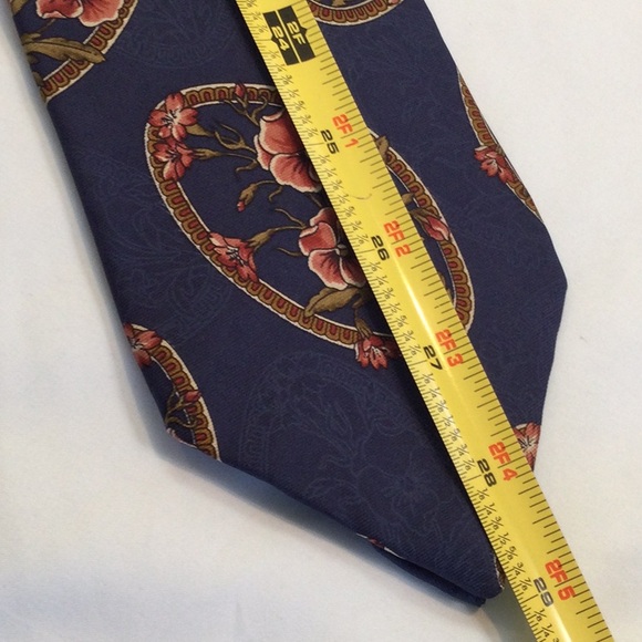 Liberty of London silk necktie. - Picture 7 of 7